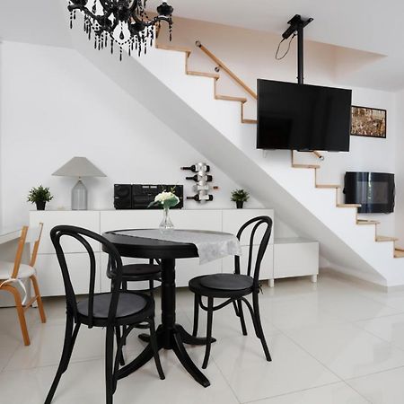 Gorgeous 2 Bedroom Duplex In City Center Bukarest Eksteriør billede