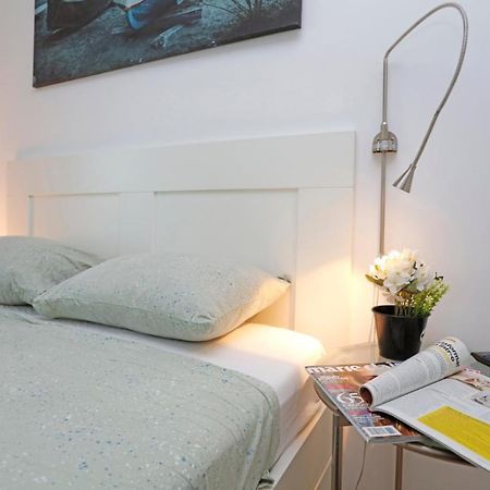 Gorgeous 2 Bedroom Duplex In City Center Bukarest Eksteriør billede