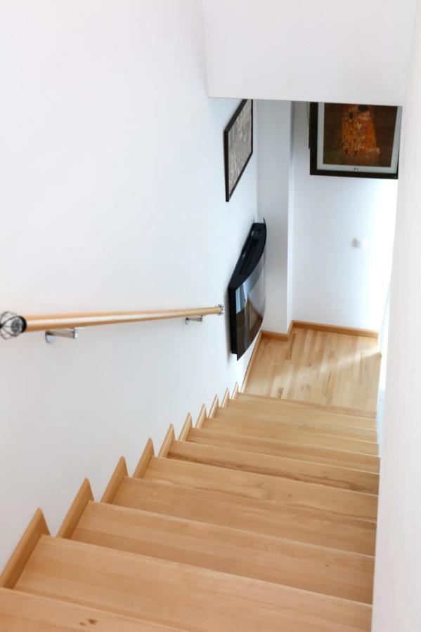 Gorgeous 2 Bedroom Duplex In City Center Bukarest Eksteriør billede