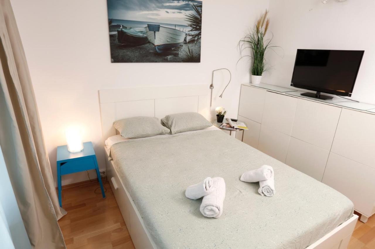 Gorgeous 2 Bedroom Duplex In City Center Bukarest Eksteriør billede
