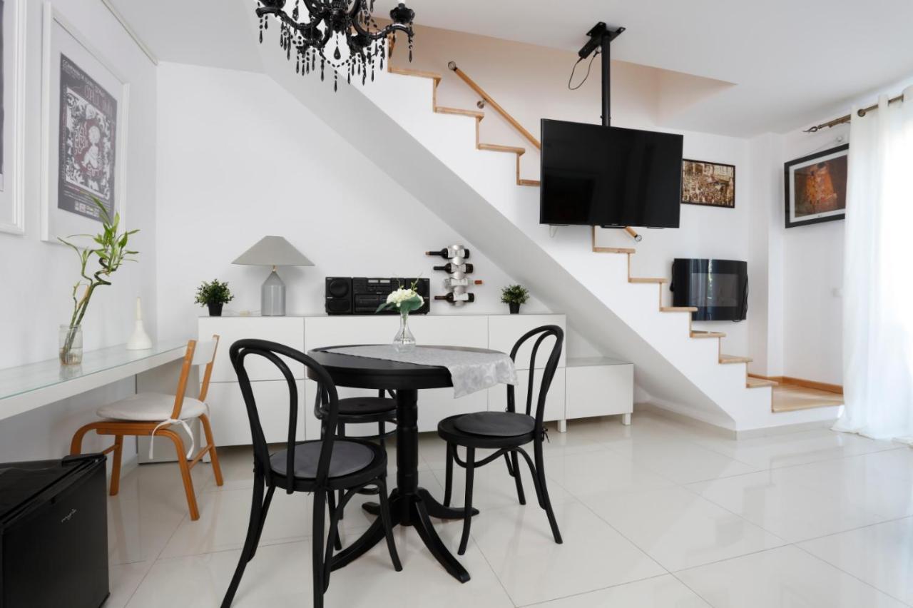 Gorgeous 2 Bedroom Duplex In City Center Bukarest Eksteriør billede