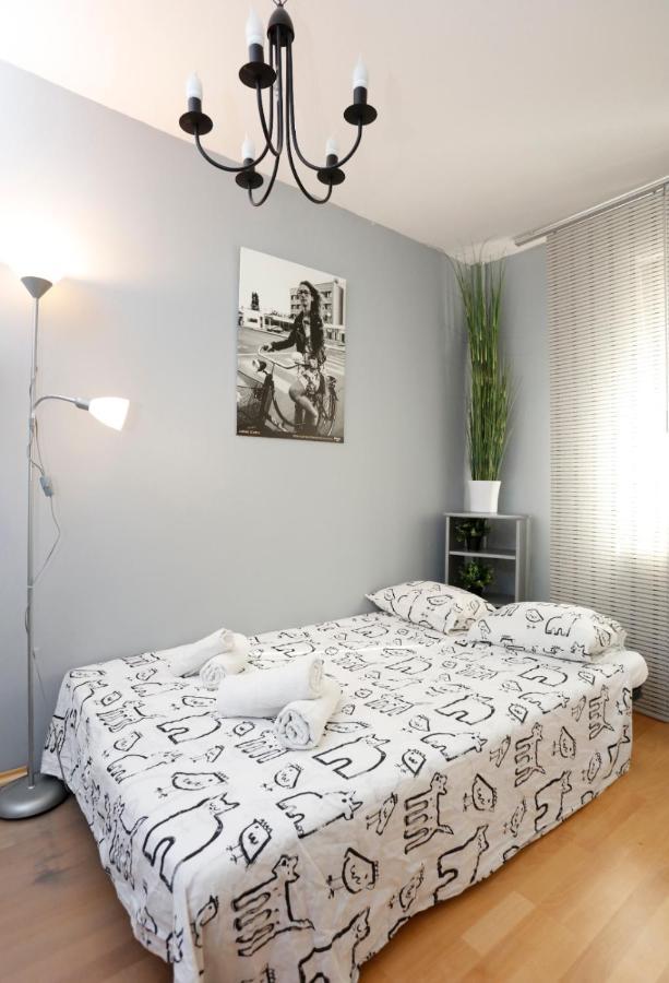 Gorgeous 2 Bedroom Duplex In City Center Bukarest Eksteriør billede