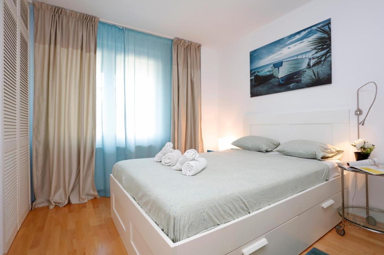 Gorgeous 2 Bedroom Duplex In City Center Bukarest Eksteriør billede